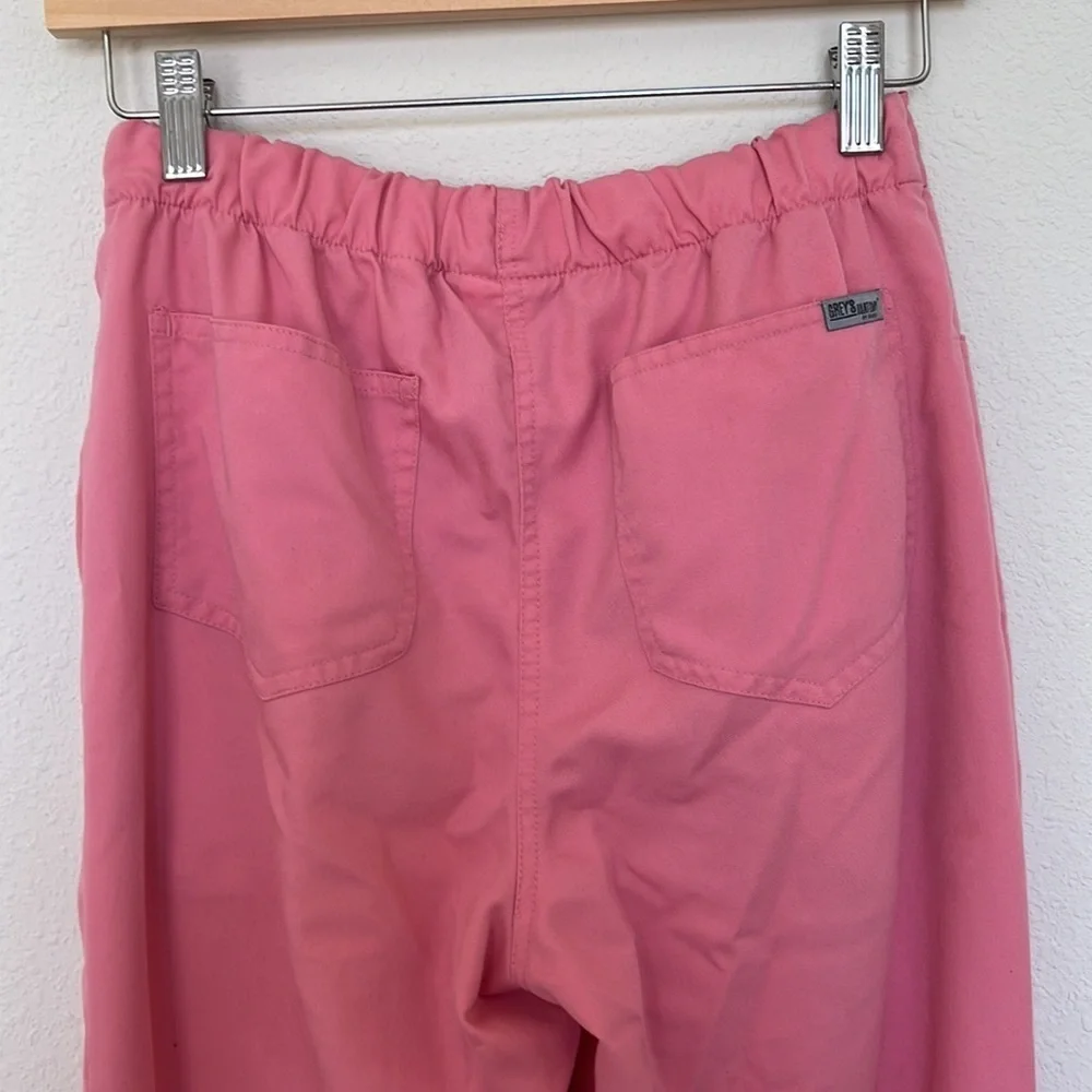 Grey’s Anatomy Retro Scrubs - Picture 5 of 6
